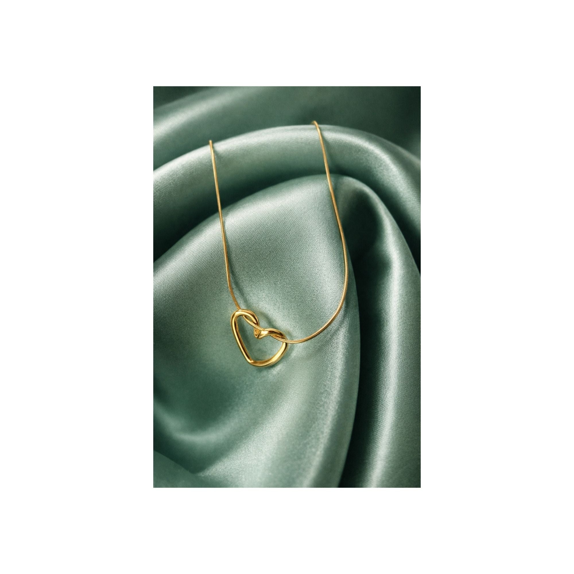 Double Heart Gold Necklace – Minimal & Romantic ✨