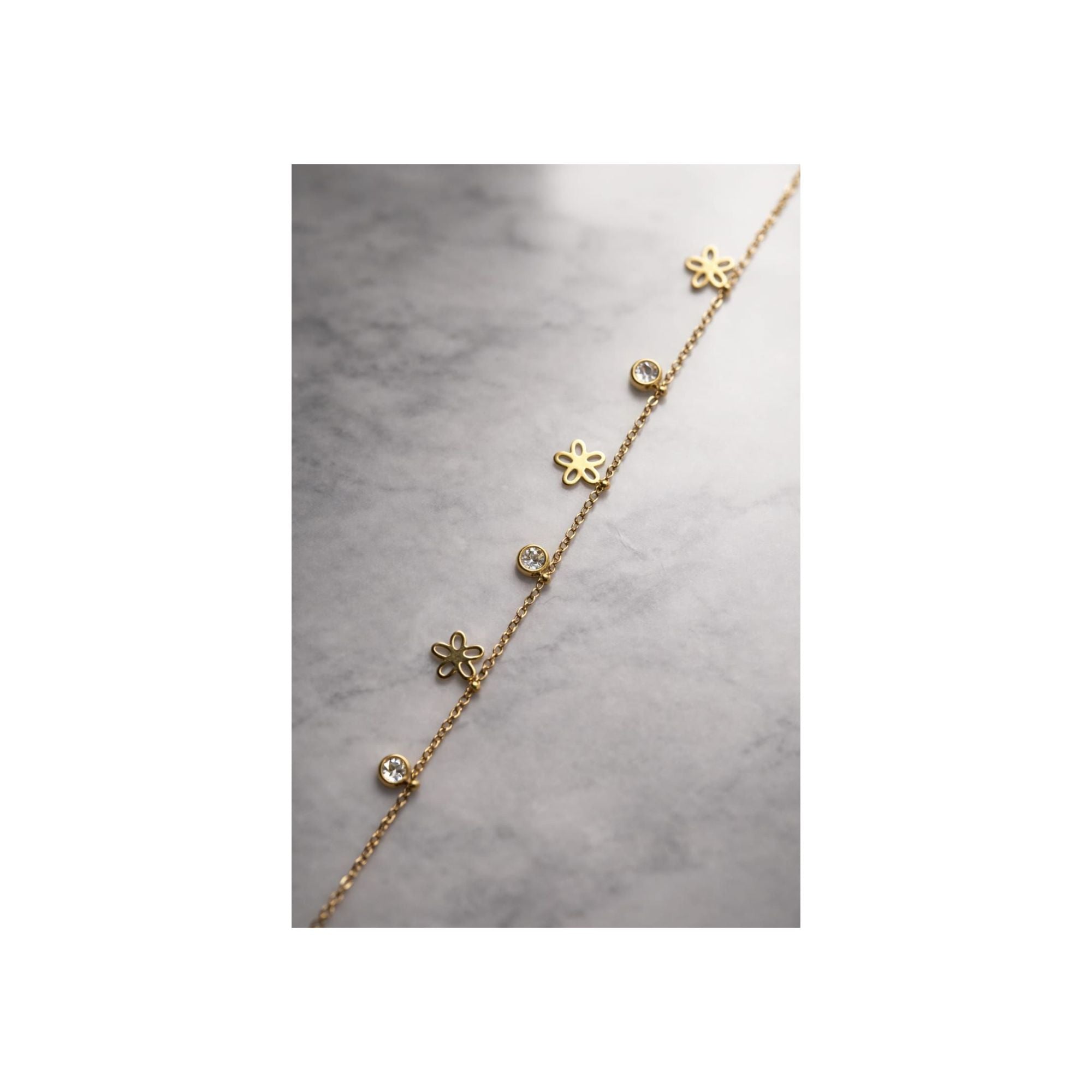 🌼 Gold Floral Charm Anti-Tarnish Bracelet 🌼