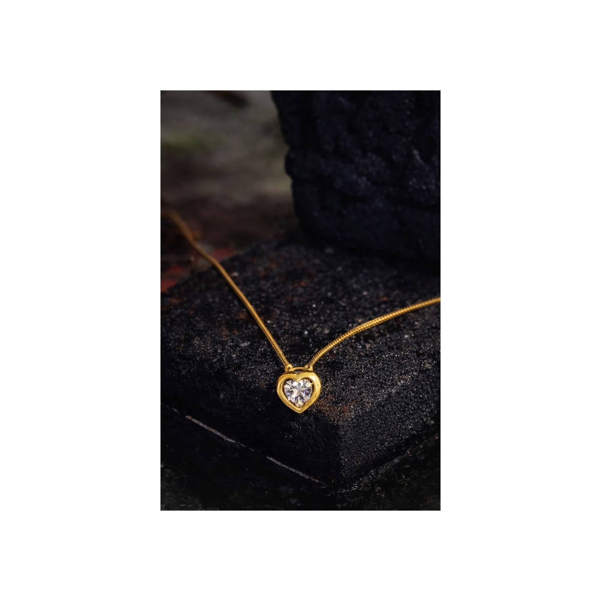 Iced Heart Pendant Necklace – Cute, Classy & Trendy 💎✨