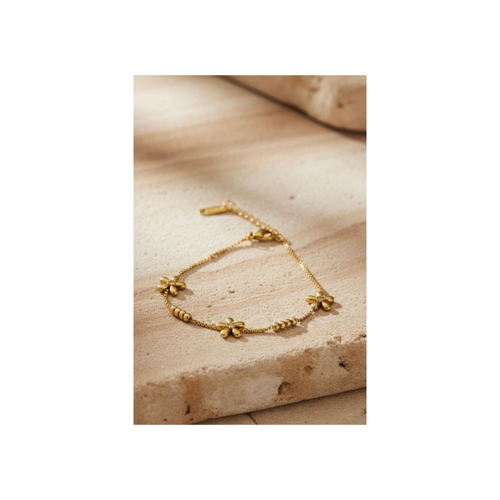 Gold Mini Flower Anti-Tarnish Bracelet 316 L